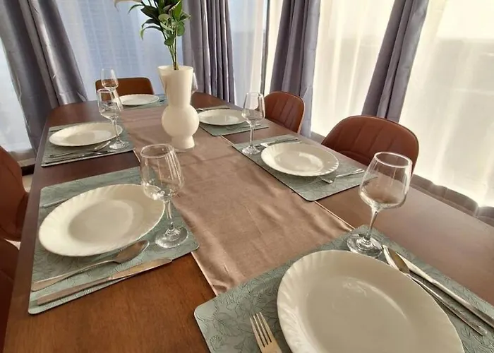 2br Large -93sqm -12pax -pet -free Parking -picc,moa,wtc,ccp Manila