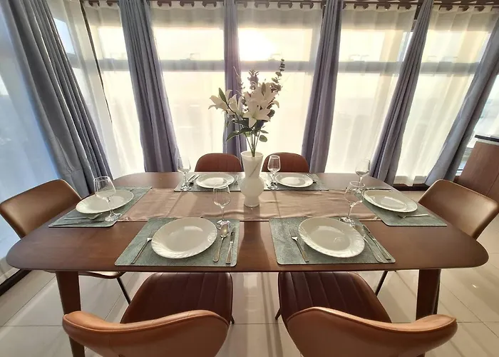 2br Large -93sqm -12pax -pet -free Parking -picc,moa,wtc,ccp Manila