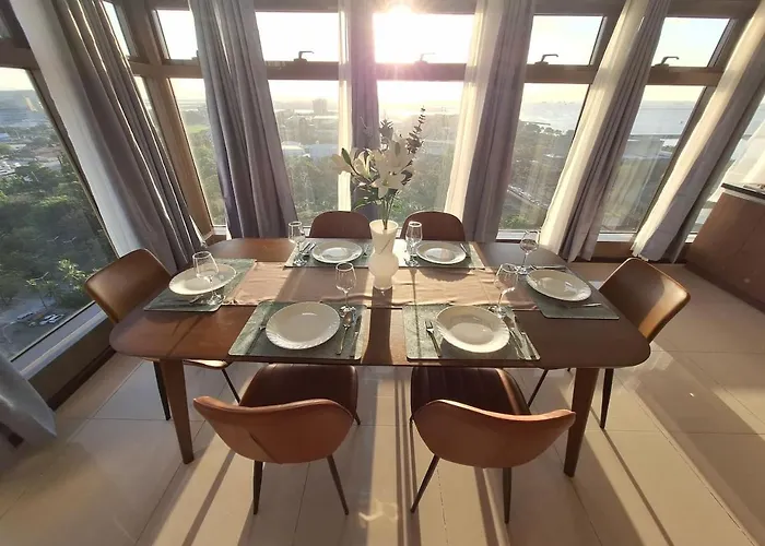 Apartamento 2br Large -93sqm -12pax -pet -free Parking -picc,moa,wtc,ccp Manila