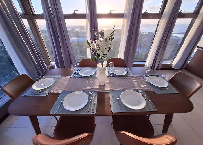 Apartamento 2br Large -93sqm -12pax -pet -free Parking -picc,moa,wtc,ccp Manila