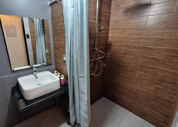 2br Large -93sqm -12pax -pet -free Parking -picc,moa,wtc,ccp Manila