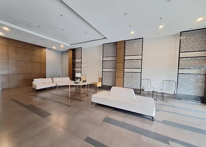 2br Large -93sqm -12pax -pet -free Parking -picc,moa,wtc,ccp Manila