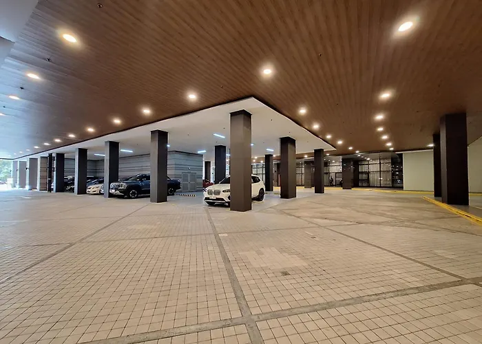 2br Large -93sqm -12pax -pet -free Parking -picc,moa,wtc,ccp Apartamento Manila